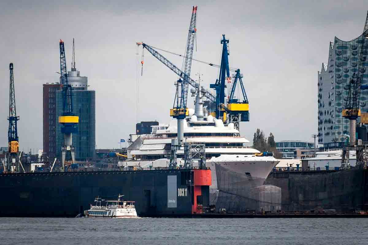 What is Transloading in Logistics Explained? Blog Go Freight